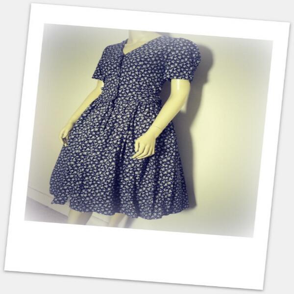 #vintagedress #forsale #vintagefashion 40's navy &amp; cream floral tea dress
ebay.co.uk/itm/40s-50s-na…