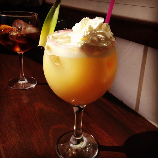 laterrazaoasis's tweet photo. Vaya fin de semana hemos tenido, y !quien dice que se ha acabado¡ te tomas un #cocktel en nuestra  @laterrazaoasis . http://t.co/NXXsfPegcB