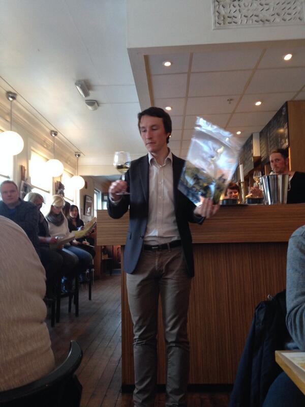 TorhildLo's tweet photo. Antoine from @chablisbrocard giving us a great introduction to Chablis @de4roser http://t.co/f9KI51qENT