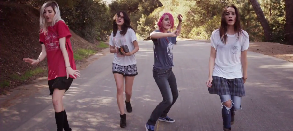 RevistaNodo's tweet photo. Estas morras rifan, chequen el nuevo video de @_warpaint "Disco/Very - Keep It Healthy" http://t.co/OoTZ7lKpXt http://t.co/OvNLFP09cV
