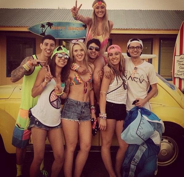 katiepencer's tweet photo. #wetpool #sharkie #ImShmacked http://t.co/wuoDbLYX3N