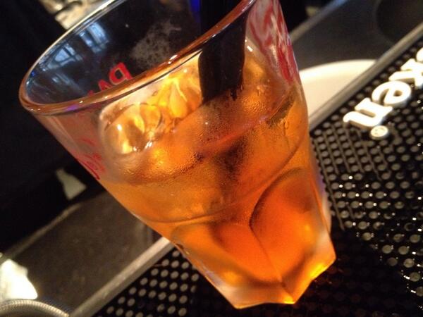 eldiablorubio's tweet photo. SPRITZ TIME Prino Tempo #aperol #rocknrollclub http://t.co/2tHcU83hMV