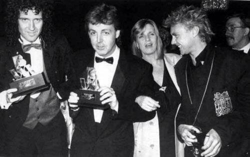 FreddieMercuryD's tweet photo. #BrianMay #RogerTaylor #PaulMcCartney #LindaMcCartney http://t.co/ugKBRj8Lvc