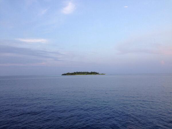 C_Y_Wan's tweet photo. View fr our rm 2nite @FSMaldives #explorer #maldives #tripofalifetime #love #honeymoon @FourSeasons @brianbigdog24 http://t.co/78SIg5lCE5