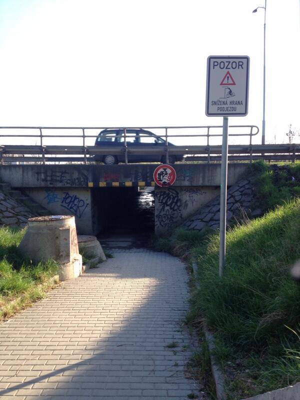 Dnesni lahudka pri prozkoumavani cyklotras.
Todays best moment when discovering new bikepaths.