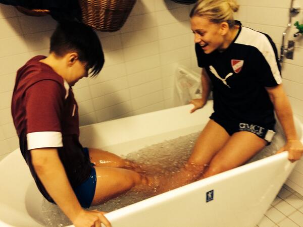 Som vi längtat efter isbad.. #LugiDam #Lugihandboll <a href="/friberg21/">Emma Friberg</a>