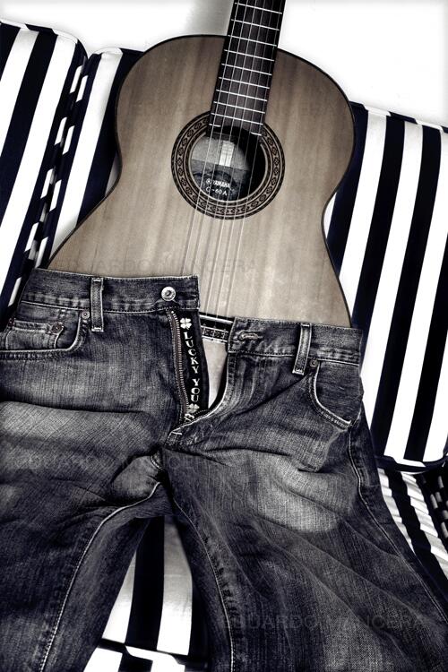 weyoyeyo's tweet photo. "@LuckyJulia86: See? An #instrument is like a hot #body ;-)
#photography #guitar #art #conceptart http://t.co/KBOPr57WCv"