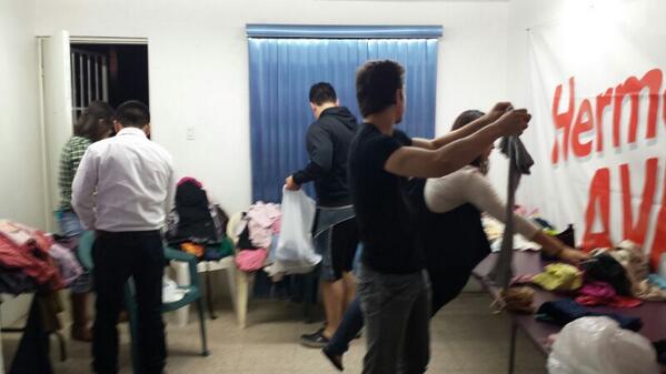 HilloAvanza's tweet photo. Preparándonos. #SeguimosAvanzando @coniiearce @elmota88 @sophicasas http://t.co/U5axeLqqUM