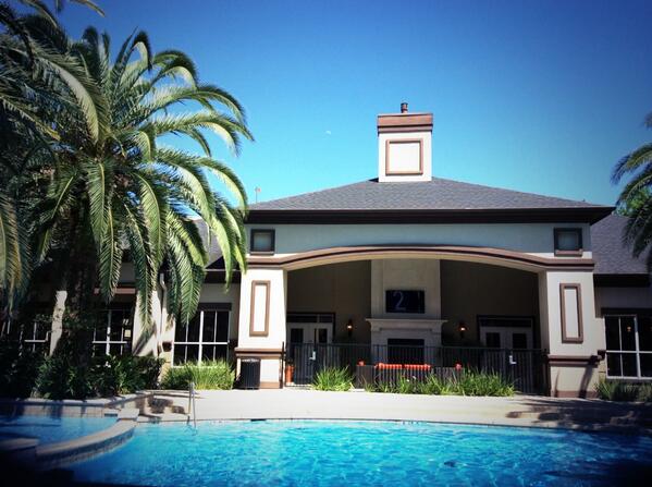 the_estates_MH's tweet photo. Houston is having another beautiful day. Come join us at the pool! http://t.co/yXymn0v86y