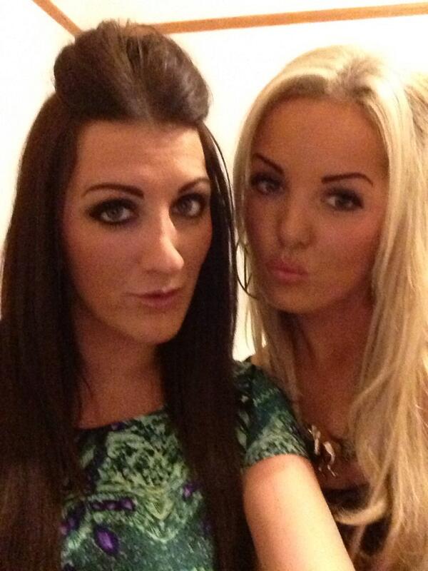 PinklipsJ's tweet photo. @miss_lamps just found this on my ipad lol #posers #selfie http://t.co/xMJKfQtkaT