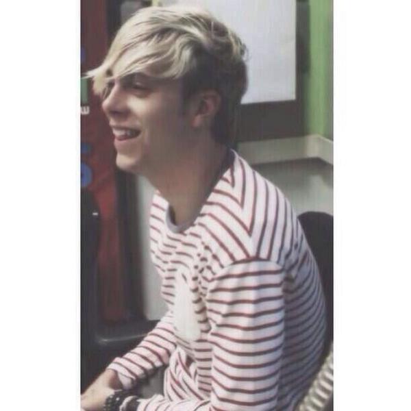 R5Maine's tweet photo. Here's some @rikerR5 for you all! #R5Family http://t.co/nOAocw5PZ4