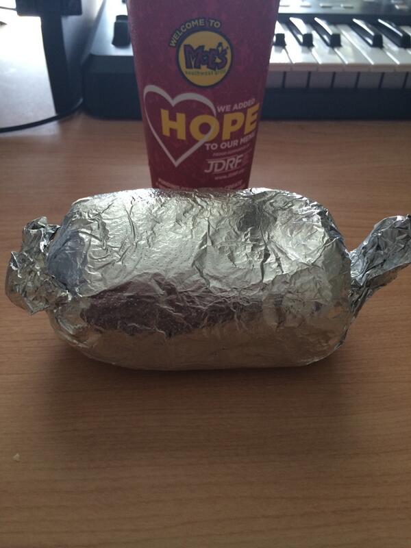 MainstrmCrew's tweet photo. Bout to feast on a small infant #MoesPigeons http://t.co/wv36MGDt94