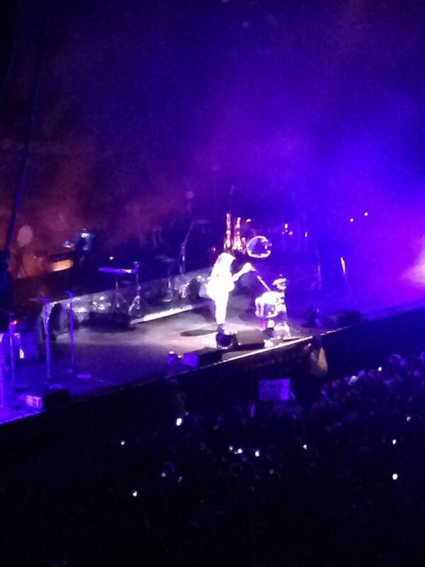 elliesstarryeye's tweet photo. Pic from when I saw her live😍 http://t.co/h6IF2ezDCj