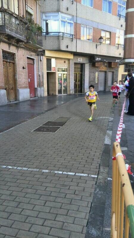 AtletismoZ's tweet photo. A.Z compitio este con un Santiago Garcia Sastre en Alevim quedando en 5 en 900 metros en la Media De Medina Campo http://t.co/1wLAHTAaGU