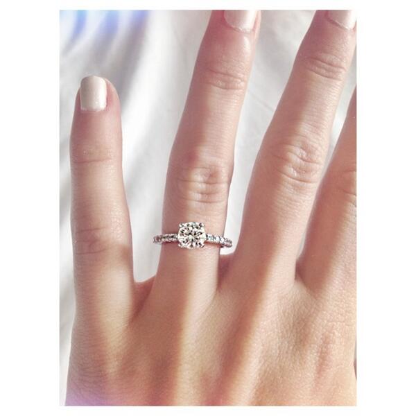 ColleenB123's tweet photo. The ring. 💍🙈💞 http://t.co/vUCJ2VQIue http://t.co/Eqhwo3Ibm7
