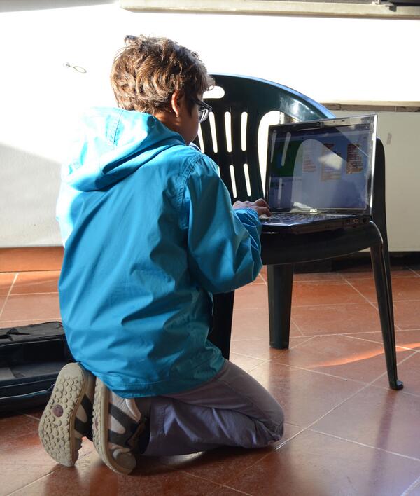 CoderDojoParma's tweet image. Un piccolo coder non molla mai! Anche se il Dojo è finito il gioco va portato a termine. Never give up!!!#CoderDojos