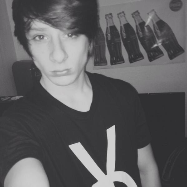 Awsomecharle's tweet image. Feel so rough