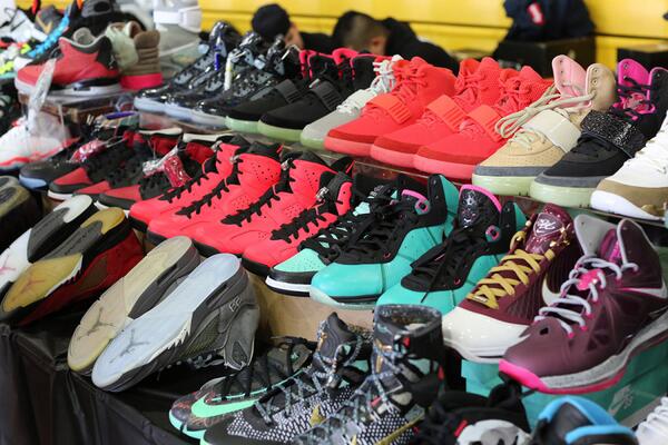 Sneaker News tweet media