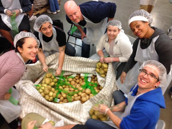 PDXValet's tweet photo. Great time serving @oregonfoodbank this last weekend! Served with 50 or so other people and bagged 39,000 lbs of food http://t.co/I7onT1b9o2
