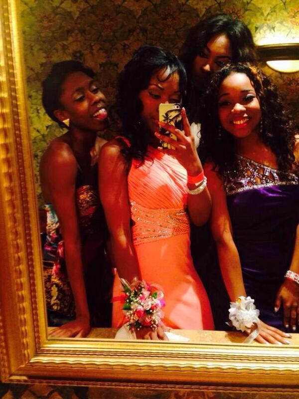 PromSeason's tweet image. prom night with your girls? 😌