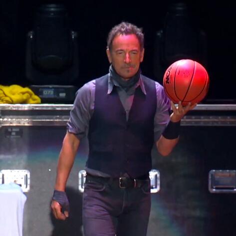 backstreetsmag's tweet photo. Hoop dreams. #Springsteen #MMMFest #FinalFour http://t.co/1VOIhu5fSU