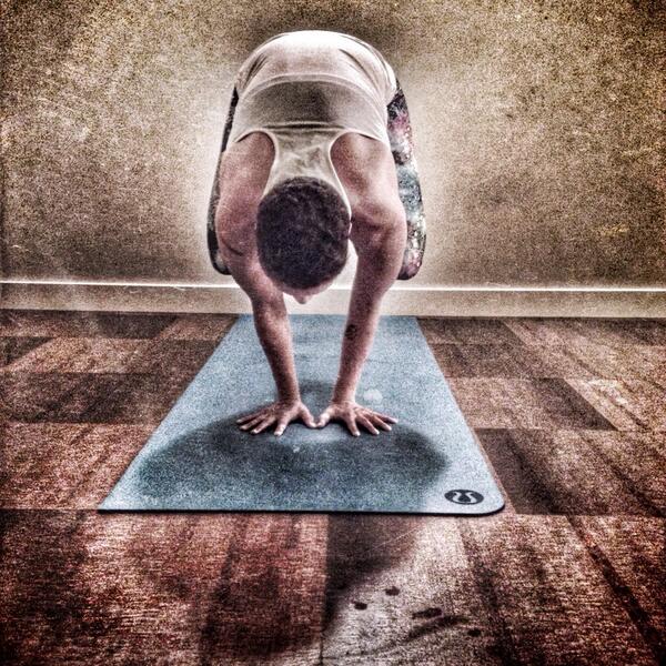 SpyderDean's tweet photo. Just me and my shadow. #yoga #yogalife #crowpose #bakasana #yogaeverydamnday http://t.co/ZeUt6BTeWw