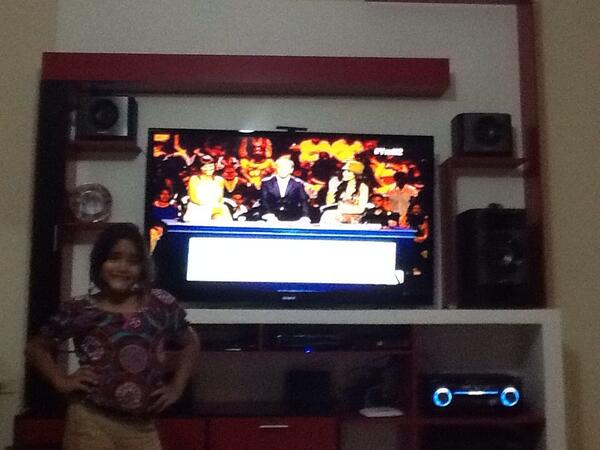 Alexguerrero33's tweet photo. #Ymll2 disfrutando, noche a noche de yo me llamo, excelente programa... Saludos Konny Guerrero de Urdaneta... http://t.co/Ho0oe5J81E