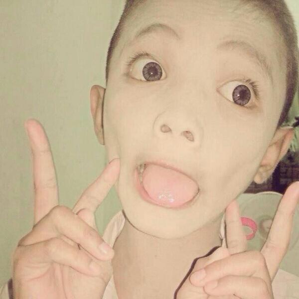 gainagainnn's tweet photo. ไทยน่าจะเป็นประเทศเดียวที่มีคนถ่ายรูปแบบนี้ #กูจะไม่ยอมเห็นรูปนี้คนเดียว http://t.co/8YAEH7LK97