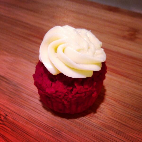 I'm a lil crumby, a lil dense AND GLUTEN FREE.   Find me at #rulabula tonight and hang with <a href="/FoodlinkHK/">Foodlink Foundation</a> :D