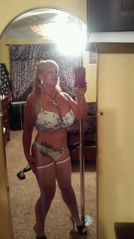 Getting on #cammodels.com sexyzena4u..why spit when u can swallow! http://t.co/nT9eqKUj0o
