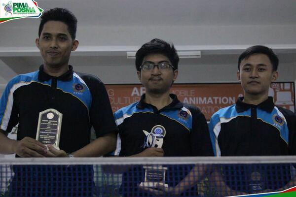 Senyum kebahagian <a href="/raswanyudistira/">Raswan Yudhistira</a> @Mr_wansetiawan <a href="/Riowachid/">RioSatriya</a> :)