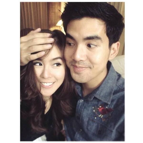 Instagram_ufo's tweet photo. "เต๋อ♥พีค คู่หวานคู่นี้ มีลุ้นแต่งปีหน้าจ้า"  Instagram: peakpattarasaya http://t.co/WZ6b0gPN4W