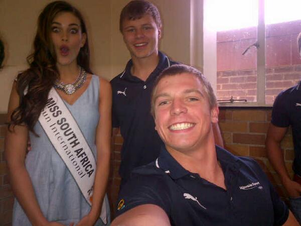 Ek en @DonGissing13 Was lus vir I #selfie vandag,toe dink ons,wat van een saam #MissSA2014 ?Haha danki @rolenestrauss