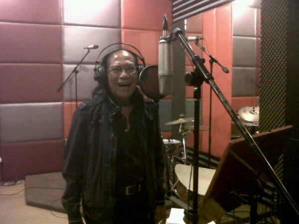 Avinpurna's tweet photo. Take voc...Yon Koeswoyo "Koes Plus @gstudio http://t.co/Q20mVPPJvc