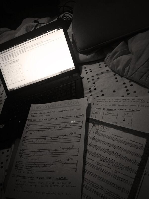 mgvegaaa's tweet image. Así o más responsable? La amanecida estudiando teoría musical. #PandaModeOn 🐼