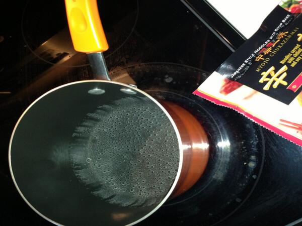 wrkflo's tweet image. When the water for your ramen takes too long. #strugglefoods