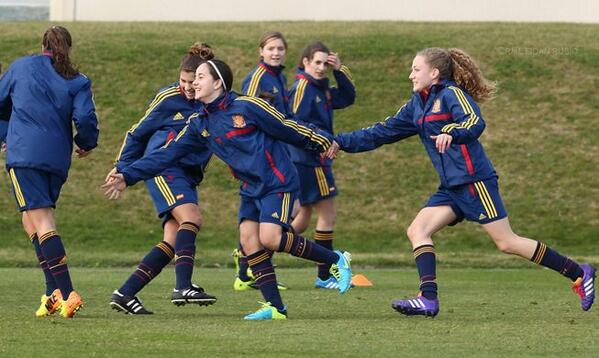 SEFutbol's tweet photo. OFICIAL | Lista de la @SeFutbol Sub-16 femenina para el Torneo UEFA que se disputará en Serbia http://t.co/atOqwUnqIn http://t.co/1HWBMNO3uH