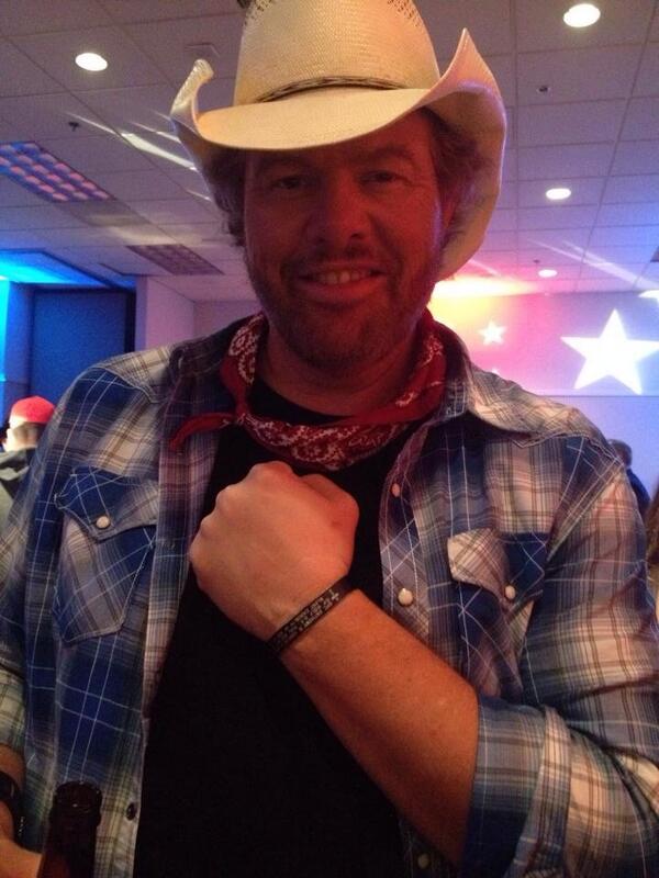 ajla_27's tweet photo. Thank you for wearing my nephews memorial bracelet.  He's smiling big in heaven! @TobyKeithMusic http://t.co/QfBST0vdkZ