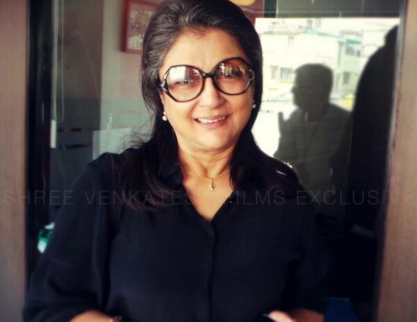 SVFsocial's tweet photo. National-Award Winning Director, @senaparna ready with her next project! Expect some amazing surprises from #SVF2014! http://t.co/sgRvNYI1dZ