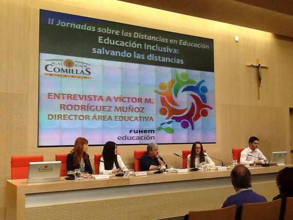 MaestroComillas's tweet photo. A punto de comenzar la entrevista educativa a D. Víctor M. Rodríguez Muñoz en las #jdistancias14 de @MaestroComillas http://t.co/lRPdCowHuu