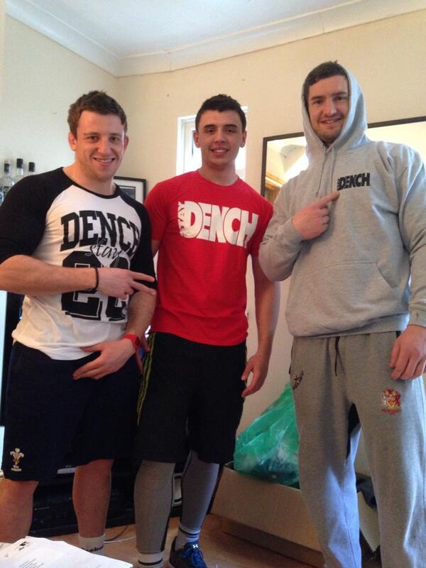ellis_arthur's tweet image. Oi @LethalBizzle thanks for the #DenchDip #leaveitYEH #two2s #dench @JN_sawyer @jay_thomas_
