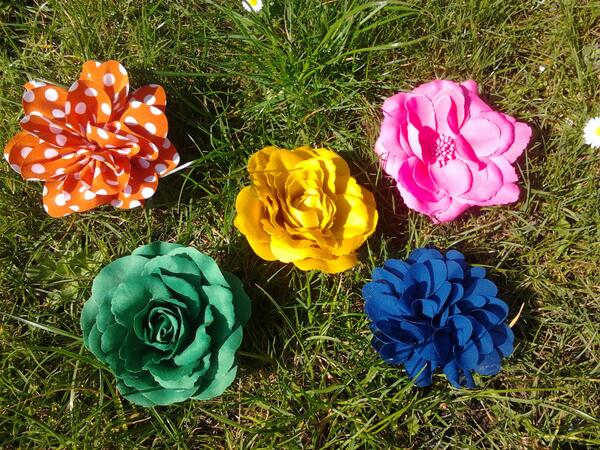 ✿✿✿ Jaune, Verte, Rose,... ✿✿✿
Quelle est votre fleur préferée pour que <a href="/SofHermant/">Sof Hermant</a> la porte <a href="/2015histoires/">2015 Histoires</a>? 
#2015H