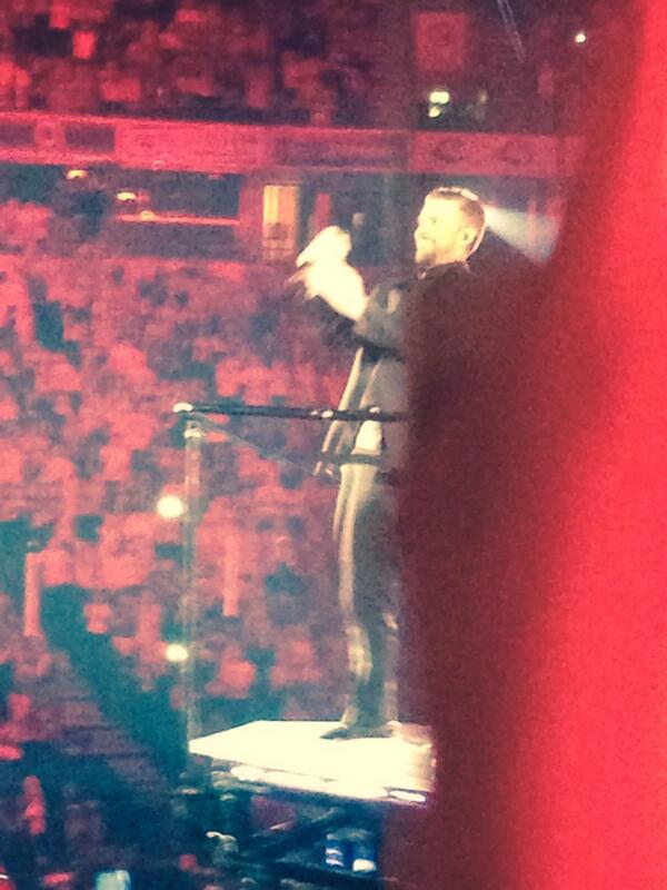 shell1678's tweet photo. Omg how sexy is this man, fantastic show want to go see @jtimberlake  again tonight with @rachel1802 x http://t.co/5IHUS6jkLL