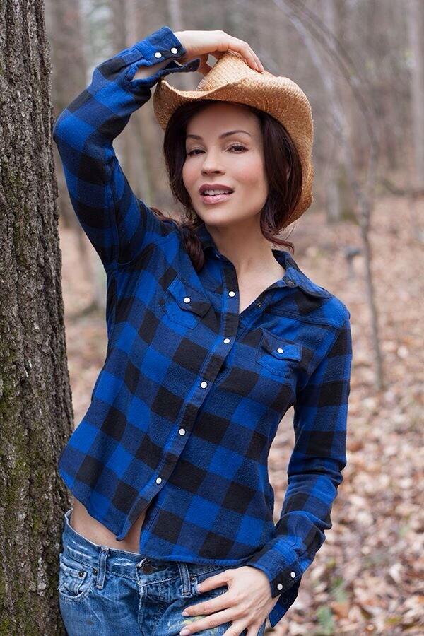 BabyNorman333's tweet image. Just kickin&apos; it! #cowgirl #clickmodels #jpervistalent #yeehaw #blueflannel