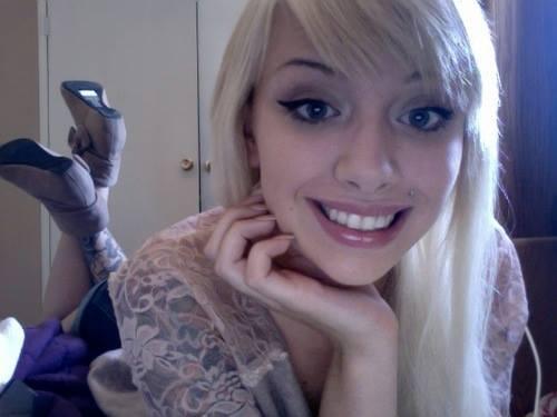 RT if you like hot chicks with tattoos :) http://t.co/Qj2snQGo3g