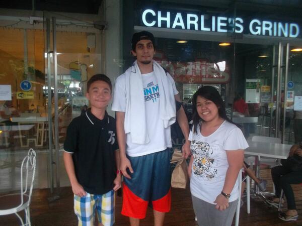allencleofas's tweet photo. @alex_mallari Hopefully to have a solo pic with u! #newfan #practicegame http://t.co/xMeKGDtiuT