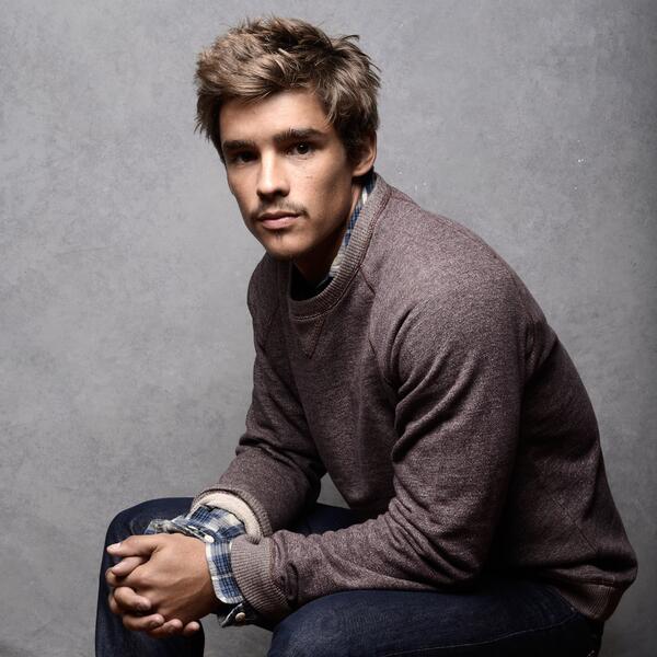 ELLEman's tweet photo. 6 rôles dingues, et  donc 6 bonnes raisons, de suivre @brentonthwaites de très près http://t.co/k8jGF7rOLg http://t.co/Vb1w3b8HDK