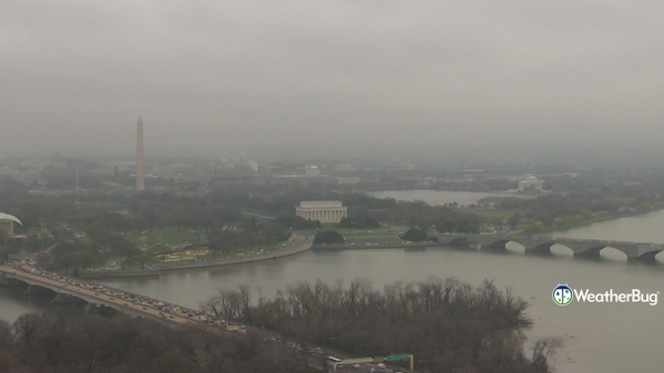 JacquiJerasTV's tweet photo. Why Hello there, Washington Monument. Now I can see the top of you!  #FogLifting #SunComing http://t.co/oFKOypV7Rx