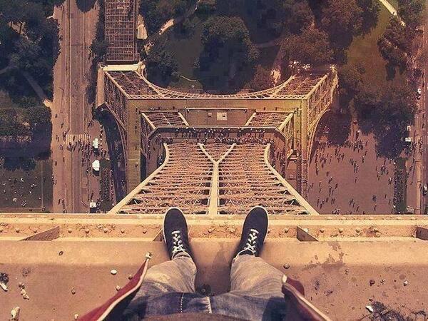 Incroyableillus's tweet image. Vue depuis le haut de la Tour Eiffel ..
