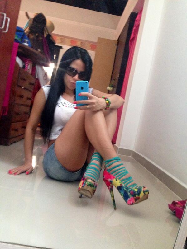 PlaymateDeisyG tweet picture